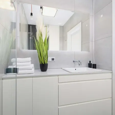 Apartment Nowoczesny W Bielsku-bialej Z Widokiem Na Gory By Renters *